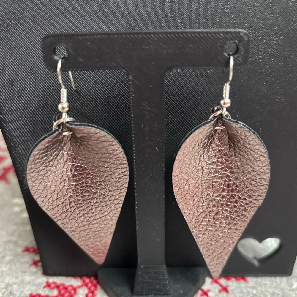 5/$25 (Pick 5 items for $25 Labeled) Metallic Leaf Earrings